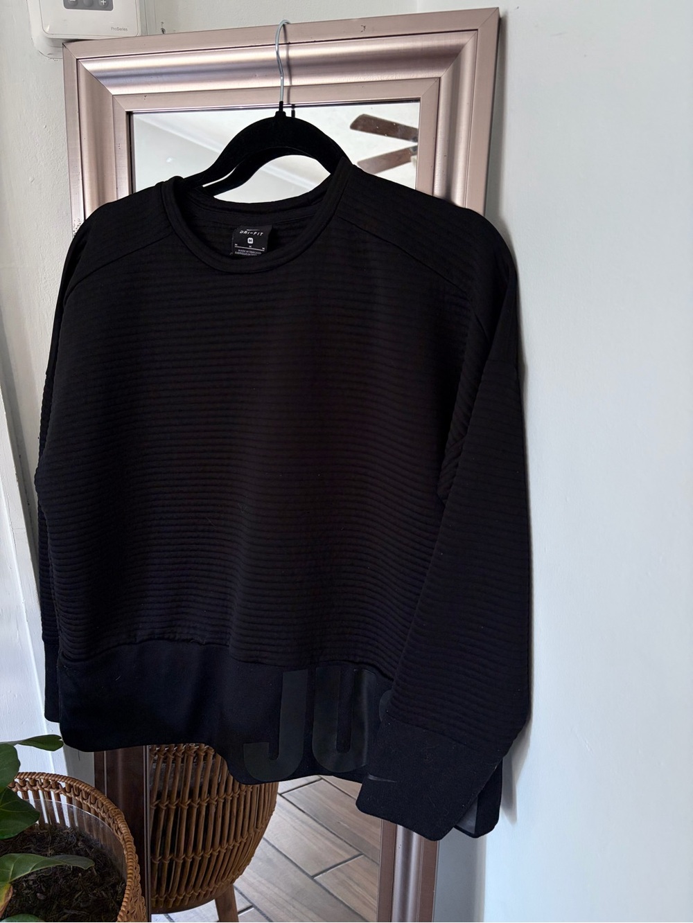 Nike Dri-FIT Women’s Medium Black Ribbed Textured Pullover Athletic Sweatshirt